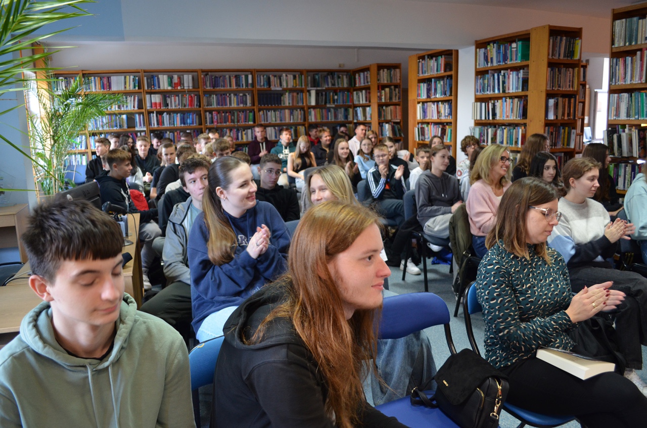 “Sędzia” Oliwii Marczak spotkała się z uczniami ostrołęckich szkół średnich - zdjęcie #13 - eOstroleka.pl