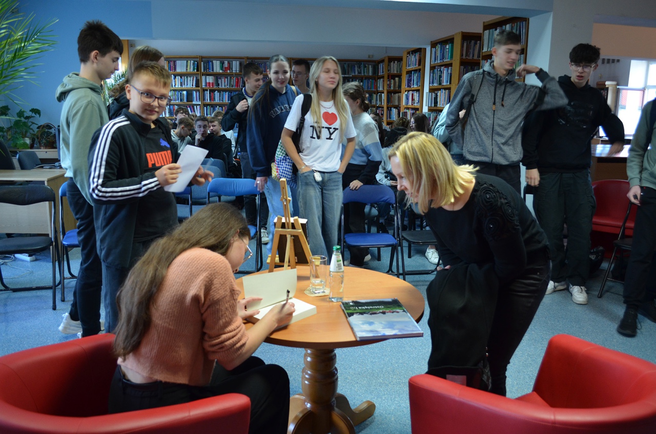 “Sędzia” Oliwii Marczak spotkała się z uczniami ostrołęckich szkół średnich - zdjęcie #6 - eOstroleka.pl