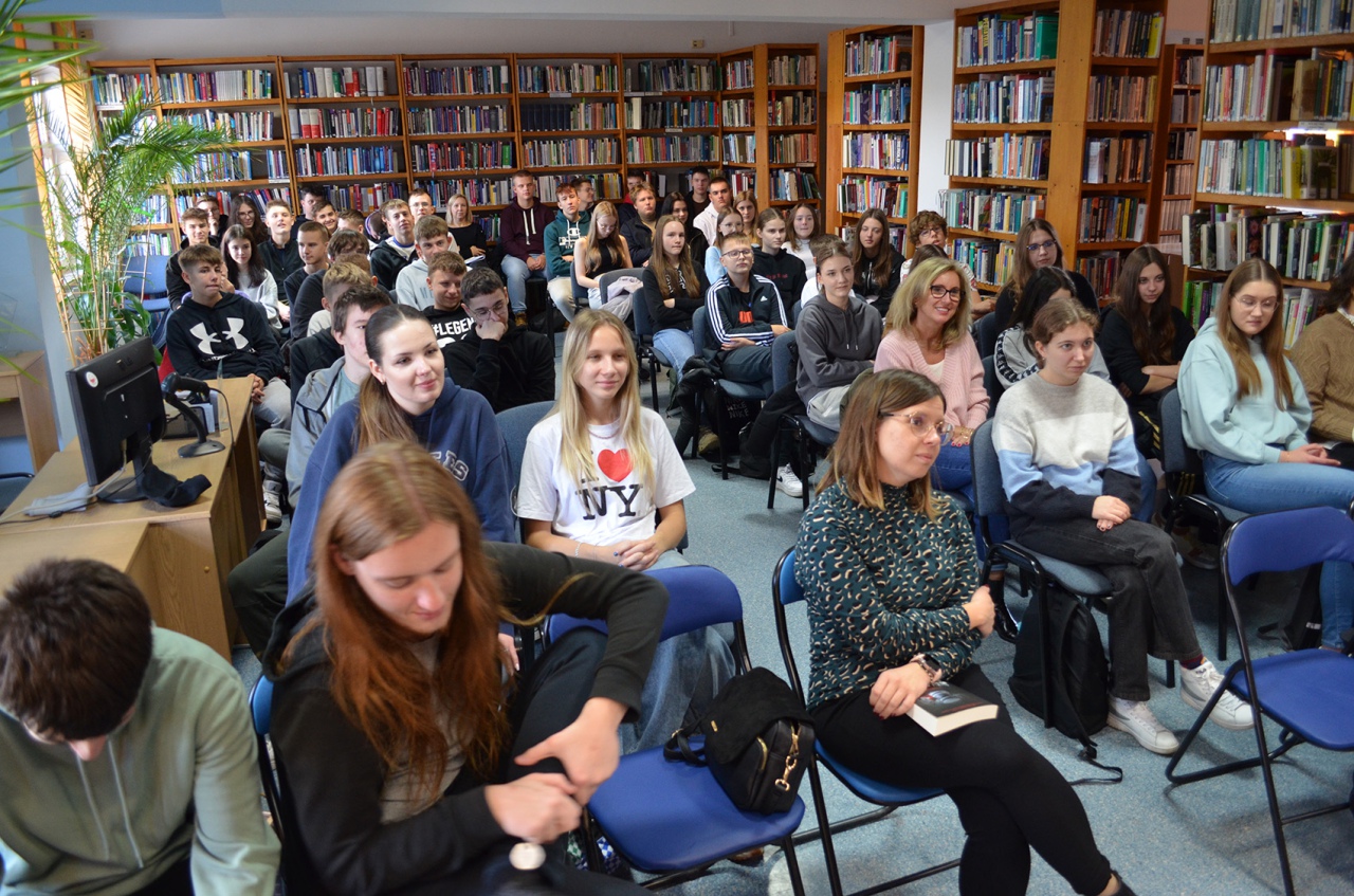 “Sędzia” Oliwii Marczak spotkała się z uczniami ostrołęckich szkół średnich - zdjęcie #11 - eOstroleka.pl
