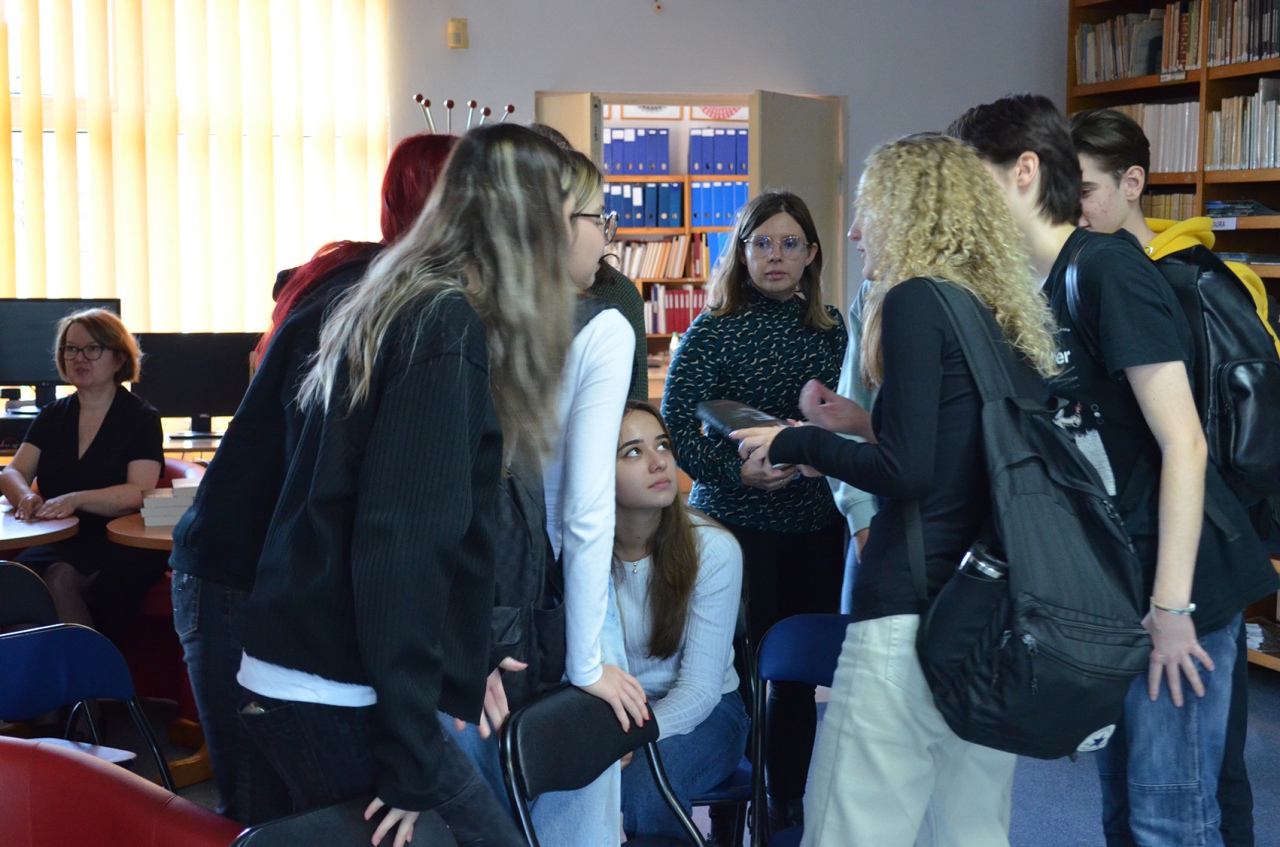 “Sędzia” Oliwii Marczak spotkała się z uczniami ostrołęckich szkół średnich - zdjęcie #10 - eOstroleka.pl