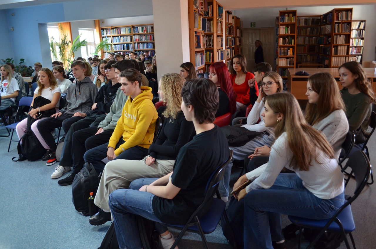 “Sędzia” Oliwii Marczak spotkała się z uczniami ostrołęckich szkół średnich - zdjęcie #9 - eOstroleka.pl