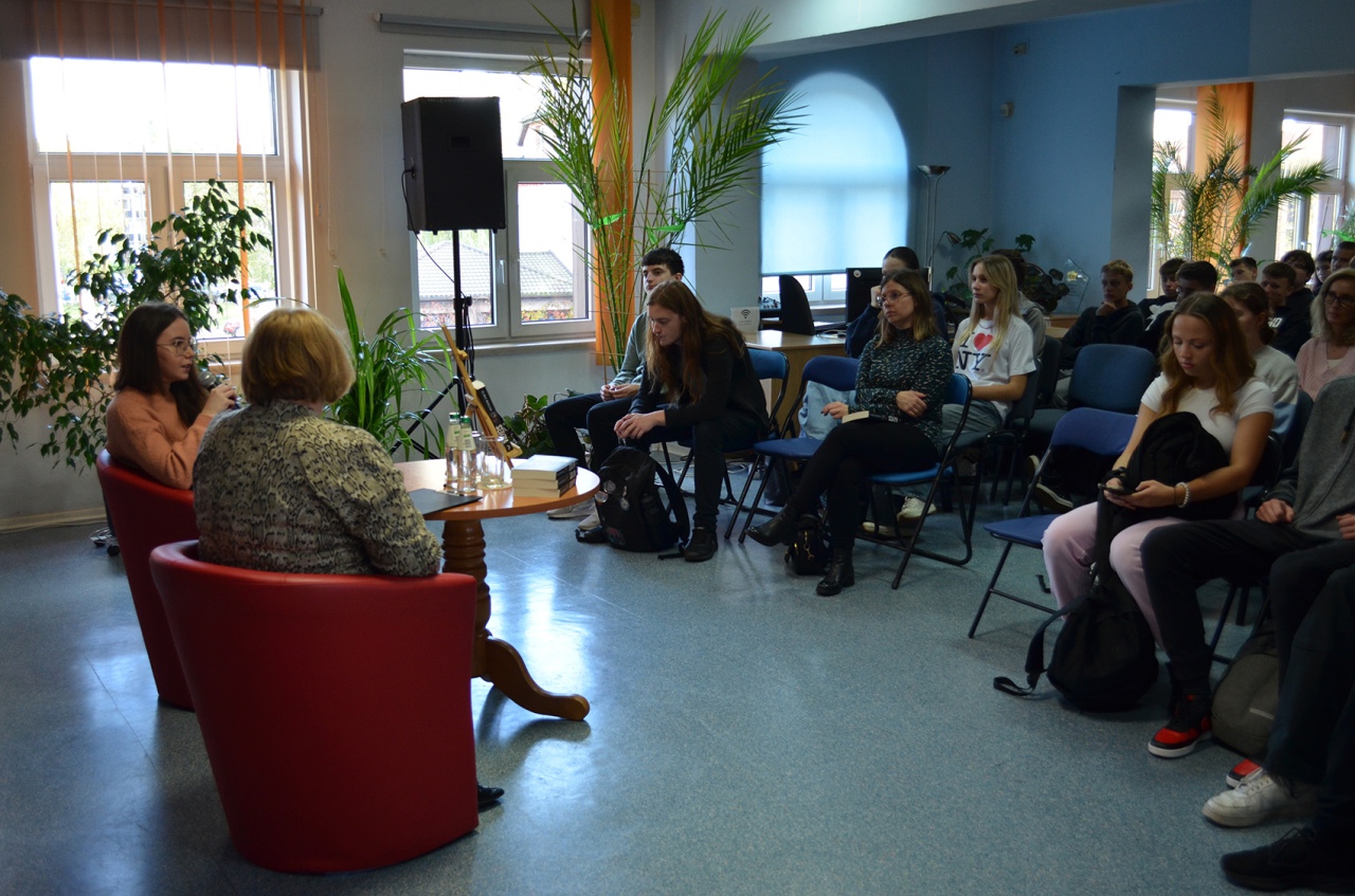 “Sędzia” Oliwii Marczak spotkała się z uczniami ostrołęckich szkół średnich - zdjęcie #7 - eOstroleka.pl