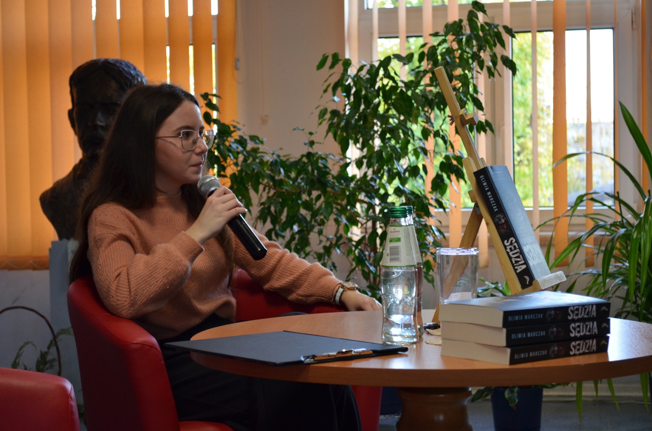 “Sędzia” Oliwii Marczak spotkała się z uczniami ostrołęckich szkół średnich - zdjęcie #6 - eOstroleka.pl