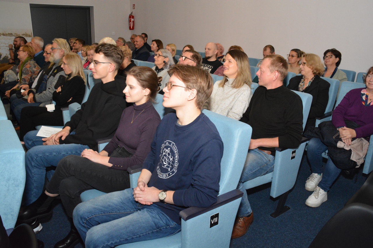 Adam Strug zachwycił kadzidlańską publiczność [31.10.2023] - zdjęcie #31 - eOstroleka.pl