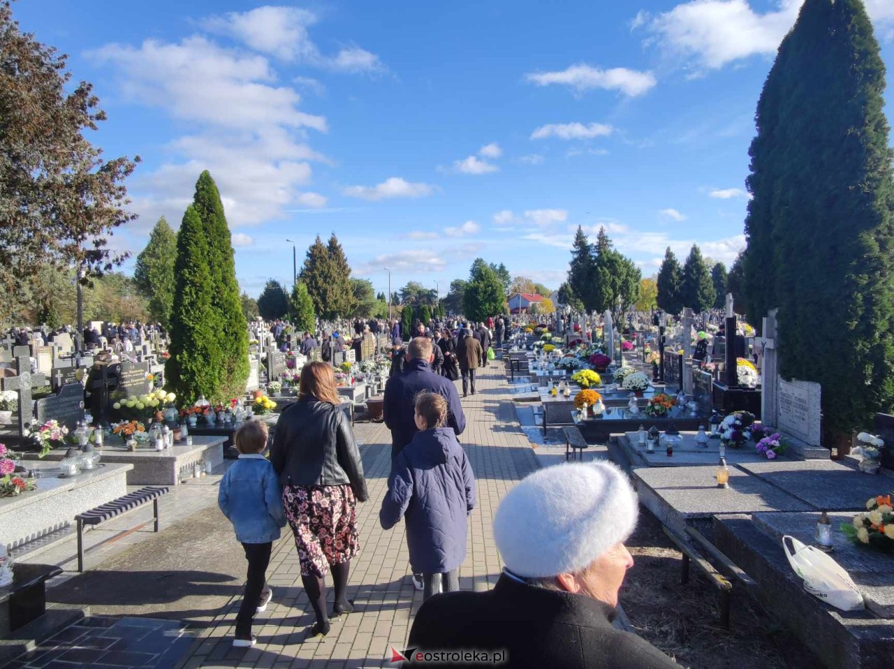 Wszystkich Świętych 2023: Uroczystości w Ostrołęce i Kadzidle [1.11.2023] - zdjęcie #17 - eOstroleka.pl