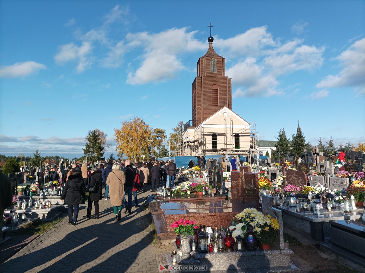 Wszystkich Świętych 2023: Uroczystości w Ostrołęce i Kadzidle [1.11.2023] - zdjęcie #9 - eOstroleka.pl