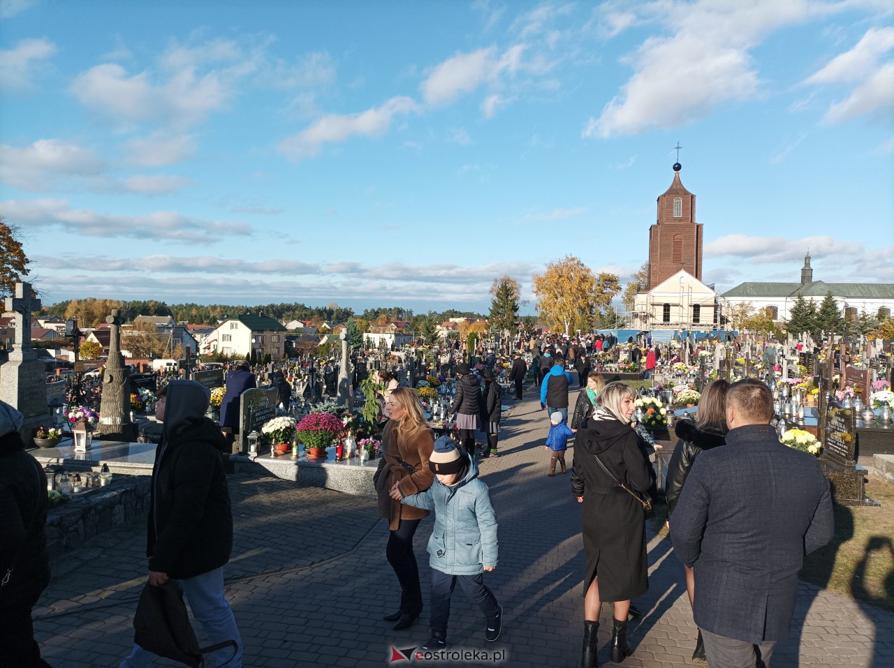 Wszystkich Świętych 2023: Uroczystości w Ostrołęce i Kadzidle [1.11.2023] - zdjęcie #8 - eOstroleka.pl