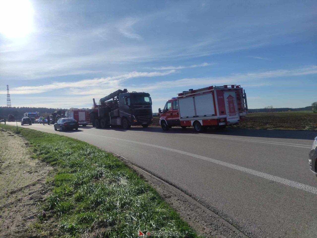 Ciężarówka wypadła z drogi. Groźne zdarzenie na lokalnej drodze [02.11.2023] - zdjęcie #5 - eOstroleka.pl