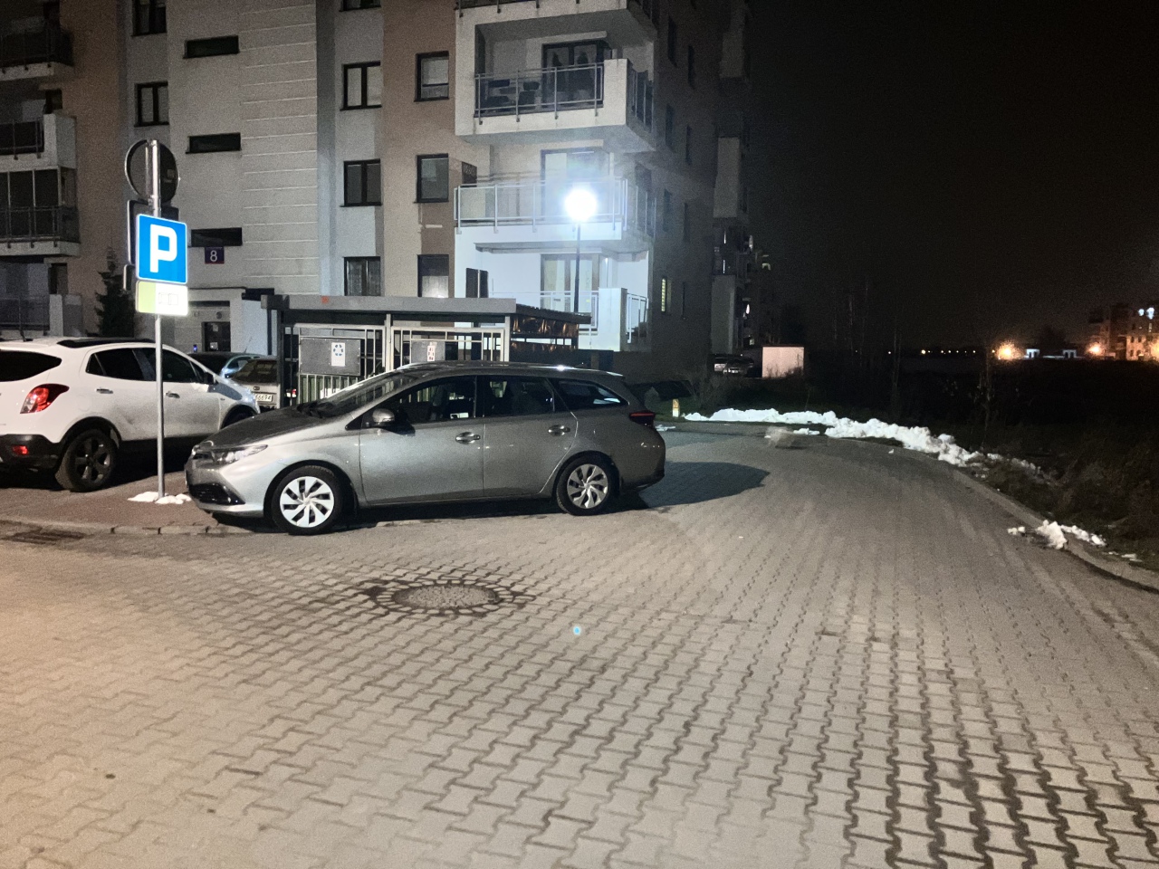 Problem z parkowaniem przy Cieplińskiego [3.11.2023] - zdjęcie #1 - eOstroleka.pl