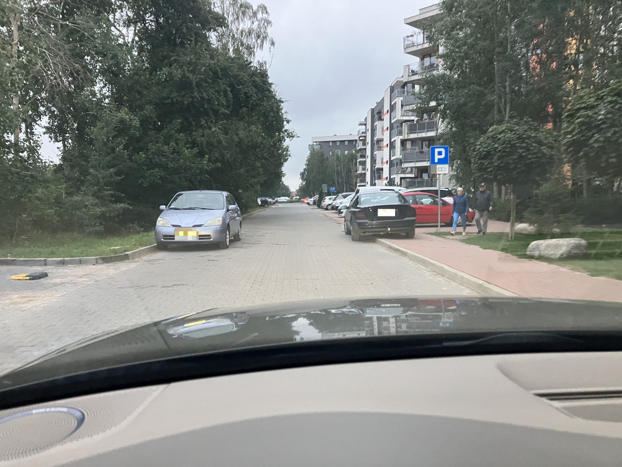 Problem z parkowaniem przy Cieplińskiego [3.11.2023] - zdjęcie #10 - eOstroleka.pl