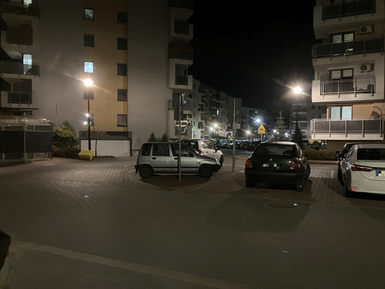 Problem z parkowaniem przy Cieplińskiego [3.11.2023] - zdjęcie #11 - eOstroleka.pl