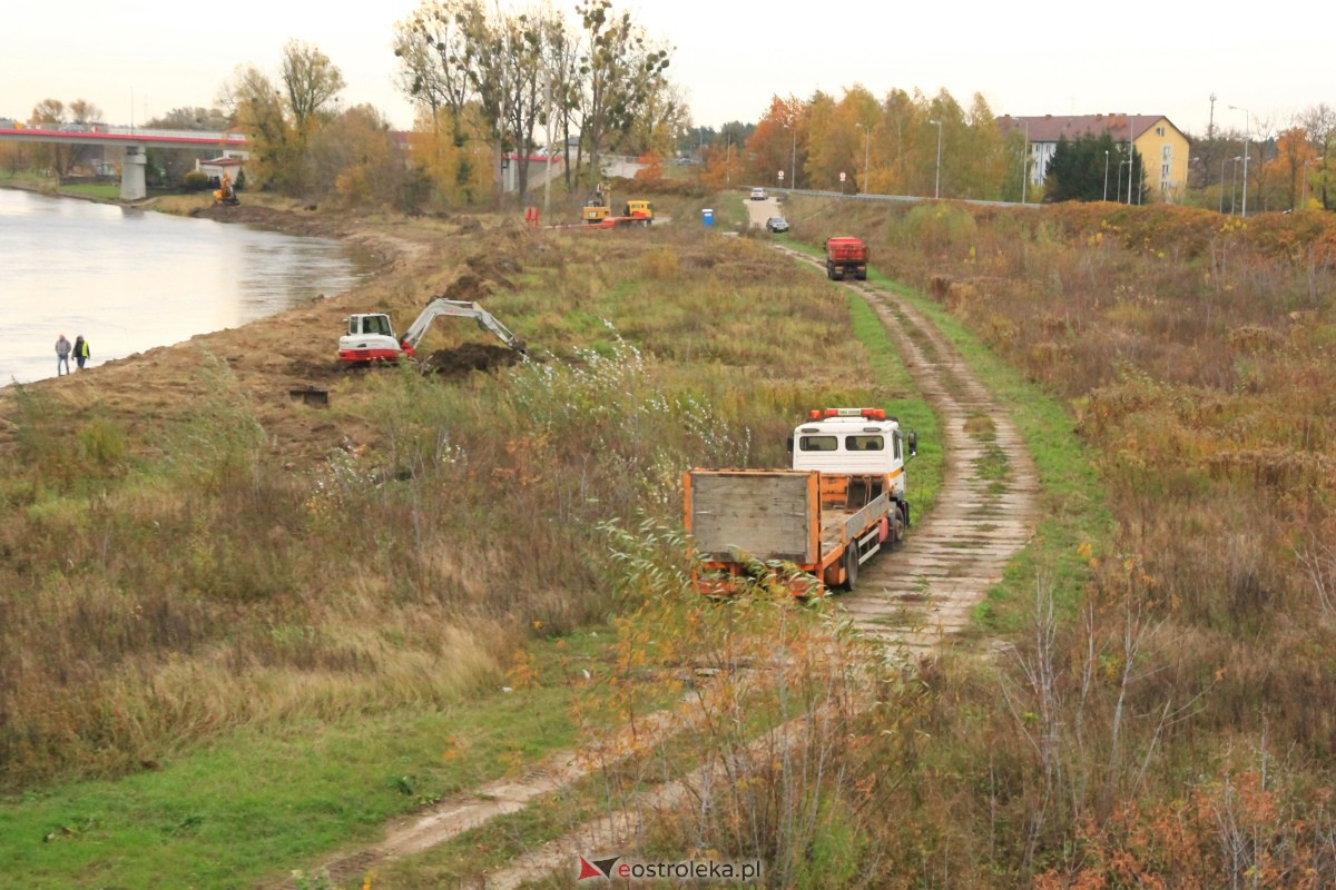 Ruszyły ważne prace na lewym brzegu Narwi w Ostrołęce [03.11.2023] - zdjęcie #13 - eOstroleka.pl