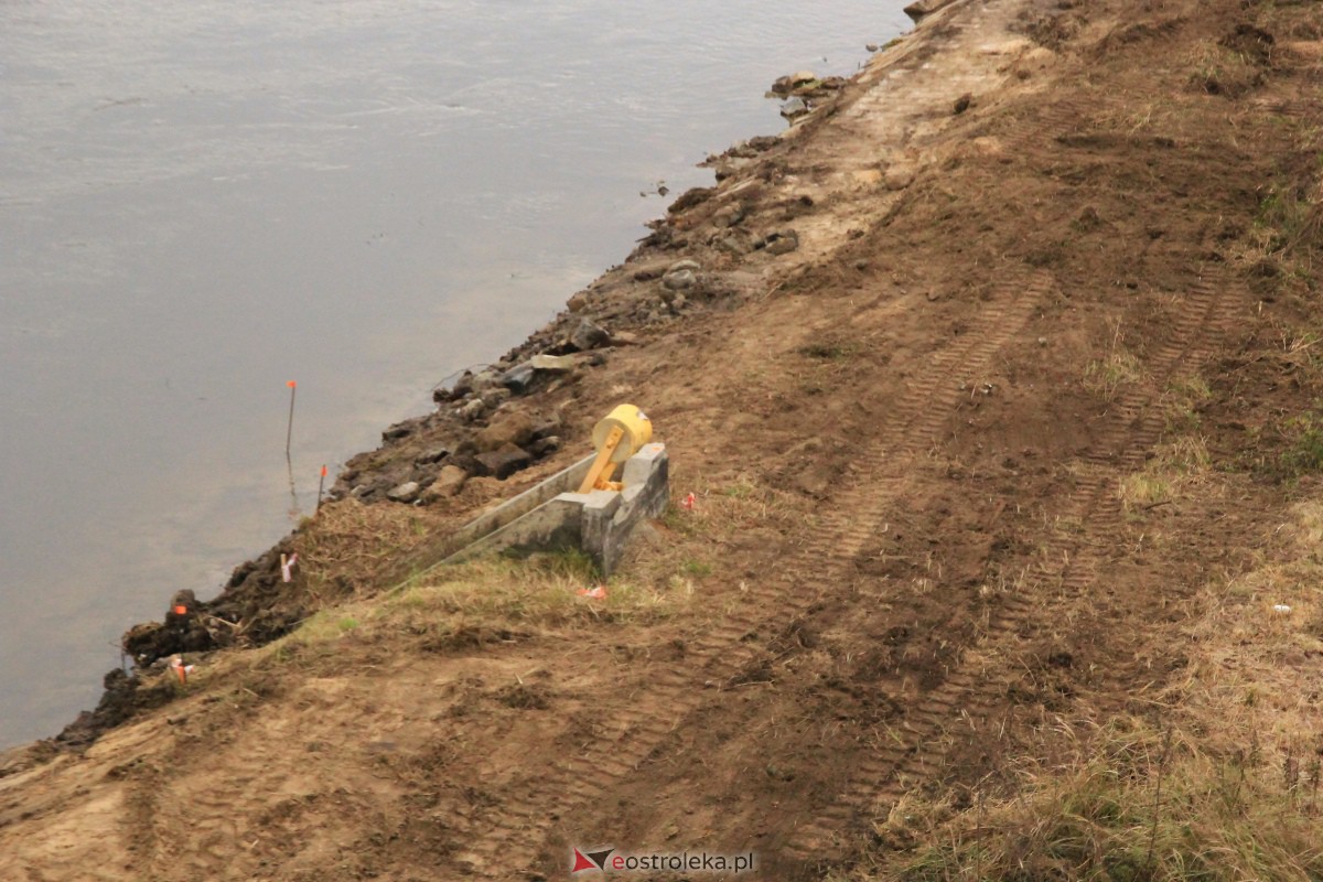 Ruszyły ważne prace na lewym brzegu Narwi w Ostrołęce [03.11.2023] - zdjęcie #18 - eOstroleka.pl