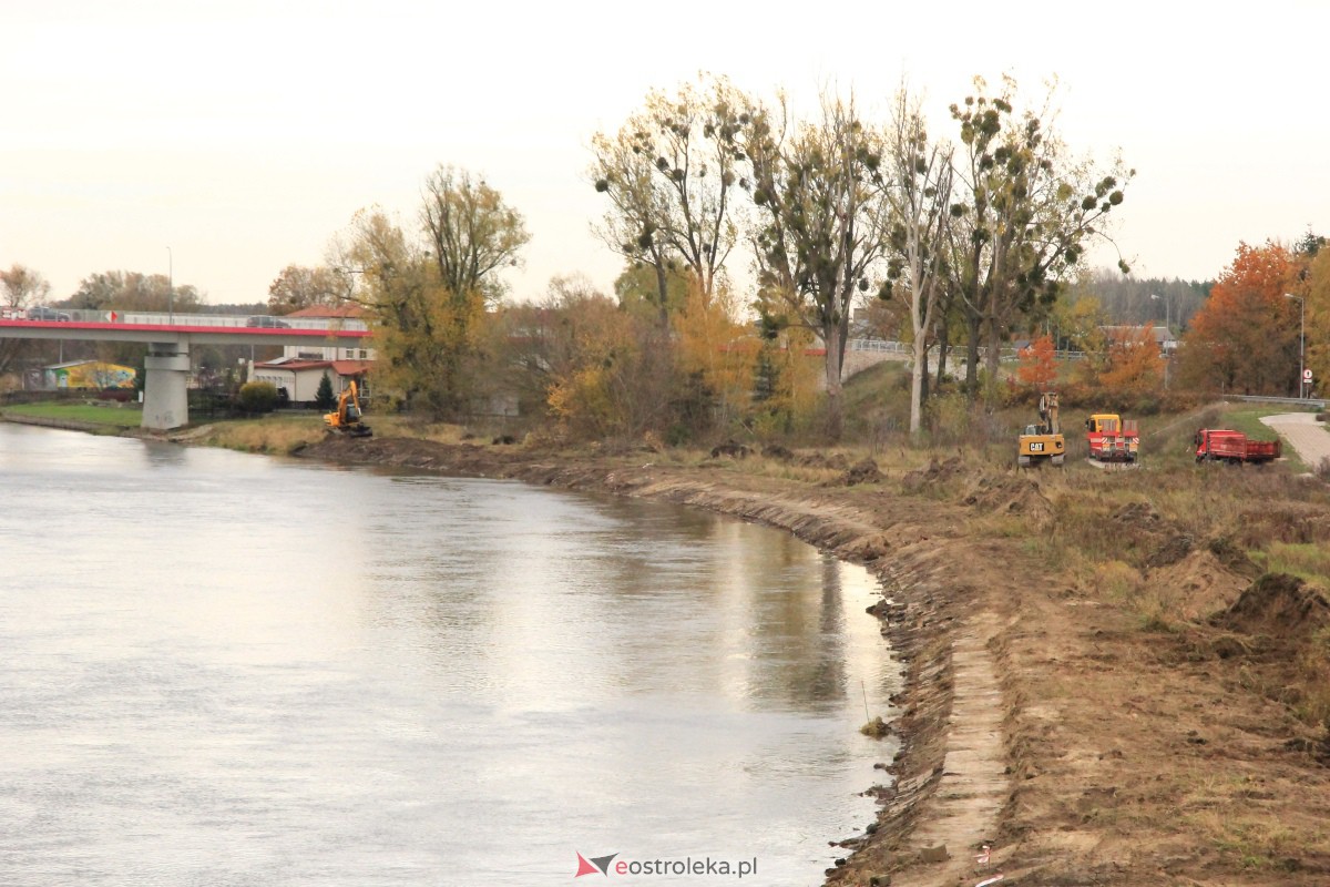 Ruszyły ważne prace na lewym brzegu Narwi w Ostrołęce [03.11.2023] - zdjęcie #20 - eOstroleka.pl