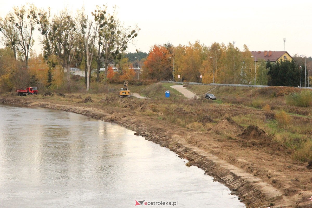 Ruszyły ważne prace na lewym brzegu Narwi w Ostrołęce [03.11.2023] - zdjęcie #35 - eOstroleka.pl