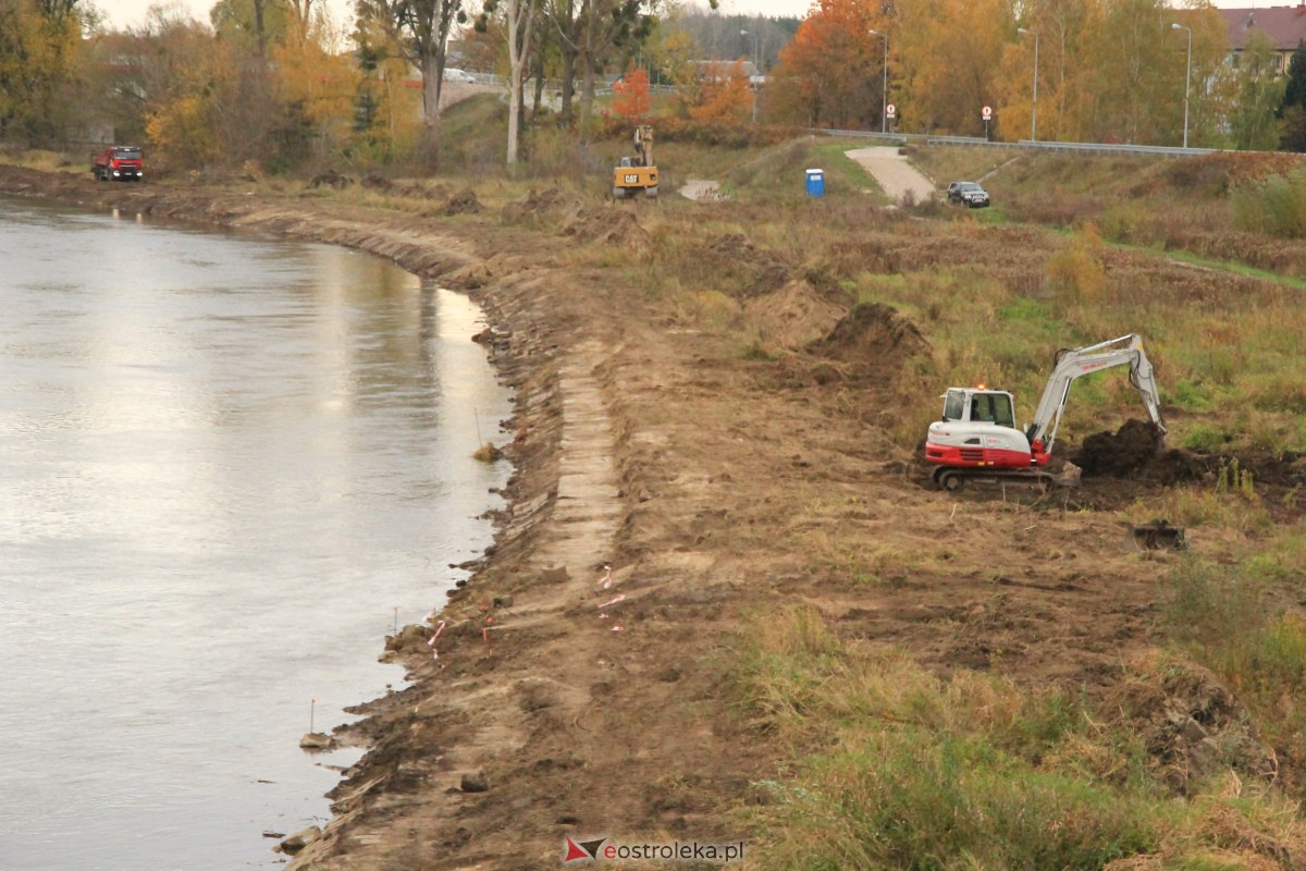 Ruszyły ważne prace na lewym brzegu Narwi w Ostrołęce [03.11.2023] - zdjęcie #36 - eOstroleka.pl