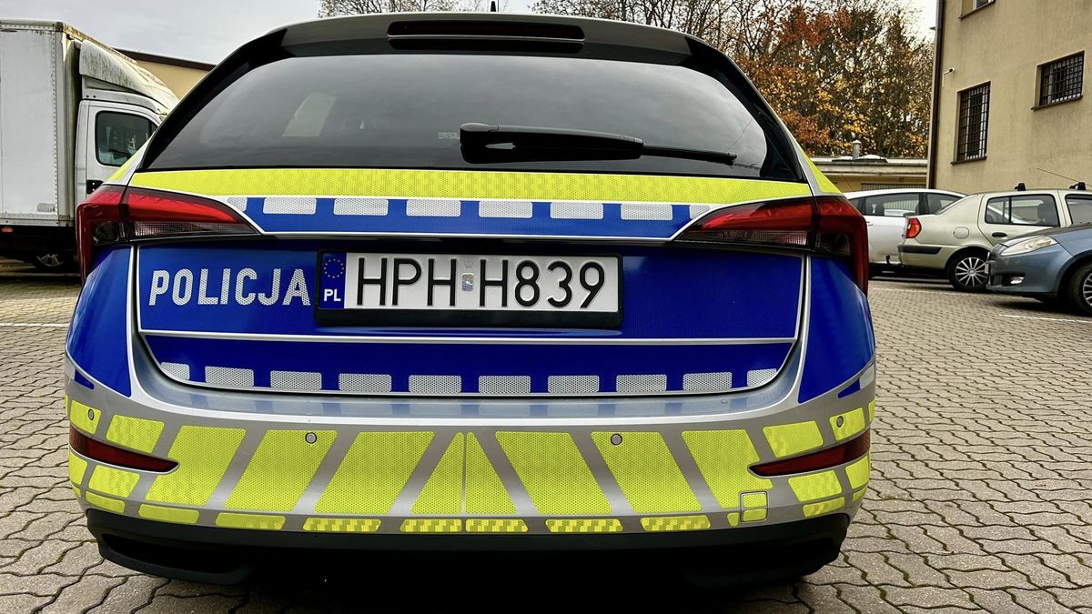 Nowy radiowóz wyszkowskiej policji [03.11.2023] - zdjęcie #4 - eOstroleka.pl