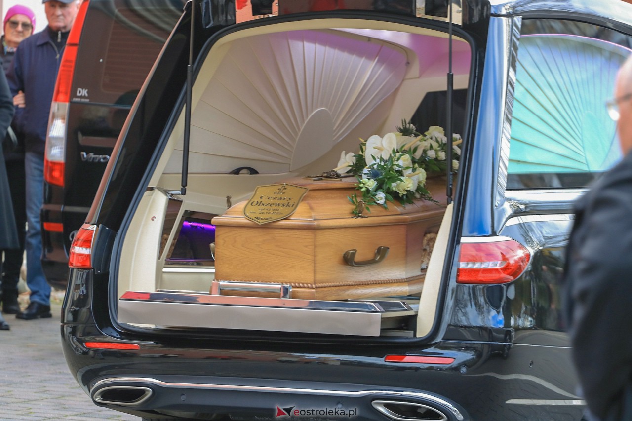 Pogrzeb Cezarego Olszewskiego, zwycięzcy Tańca z Gwiazdami [4.11.2023] - zdjęcie #26 - eOstroleka.pl