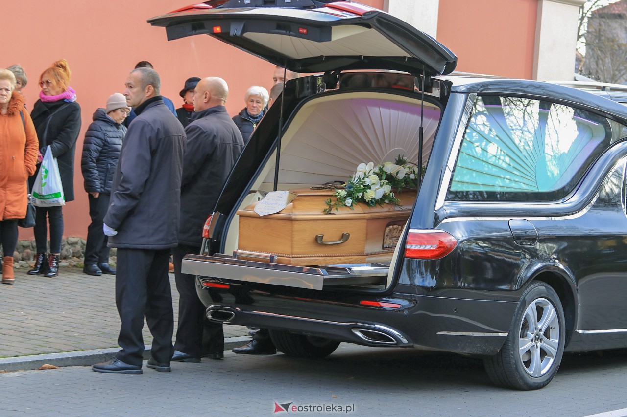 Pogrzeb Cezarego Olszewskiego, zwycięzcy Tańca z Gwiazdami [4.11.2023] - zdjęcie #11 - eOstroleka.pl
