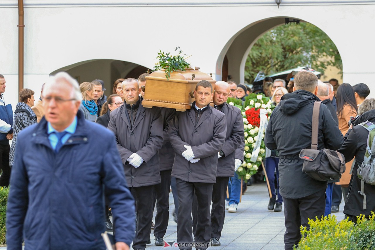 Pogrzeb Cezarego Olszewskiego, zwycięzcy Tańca z Gwiazdami [4.11.2023] - zdjęcie #14 - eOstroleka.pl