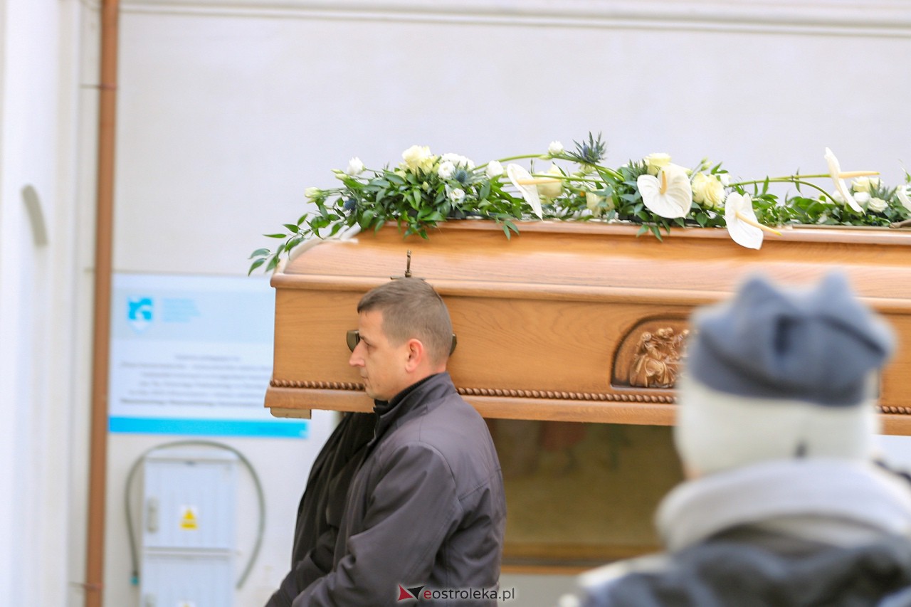Pogrzeb Cezarego Olszewskiego, zwycięzcy Tańca z Gwiazdami [4.11.2023] - zdjęcie #16 - eOstroleka.pl