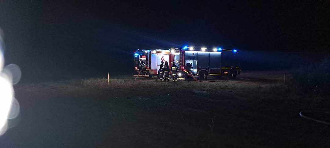 Celowe podpalenie pod Goworowem. Ogień widoczny był ze znacznej odległości [05.11.2023] - zdjęcie #4 - eOstroleka.pl