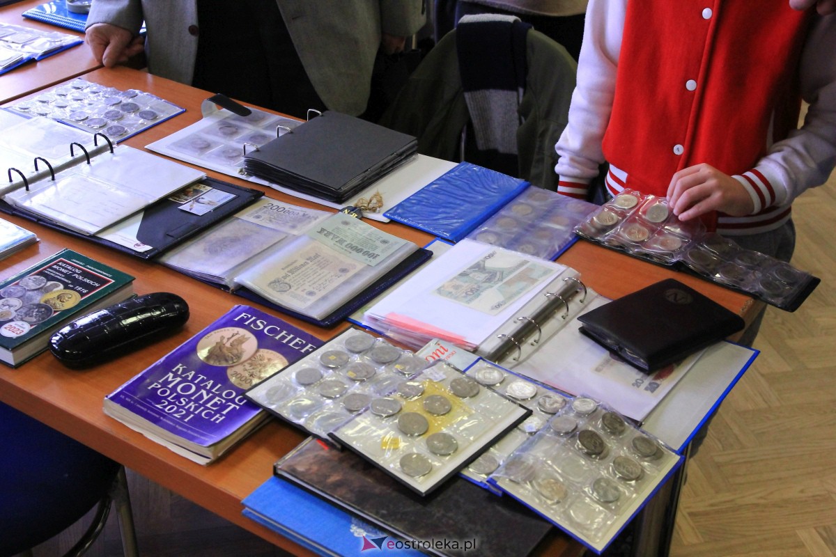Giełda kolekcjonerska w Ostrołęce: prawdziwa kopalnia skarbów [05.11.2023] - zdjęcie #18 - eOstroleka.pl