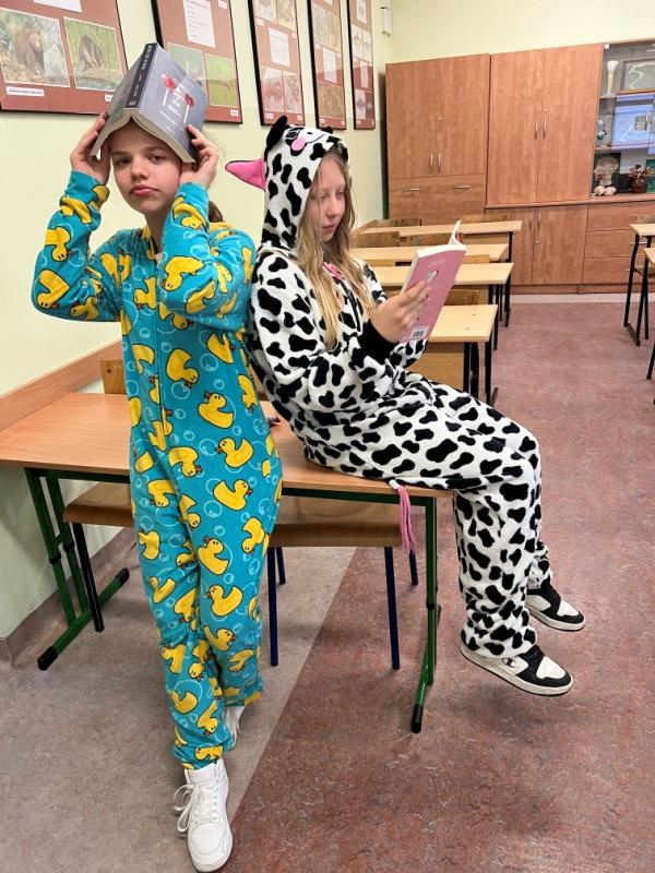 Mole książkowe z “czwórki” w akcji “Przerwa na czytanie” [06.11.2023] - zdjęcie #7 - eOstroleka.pl