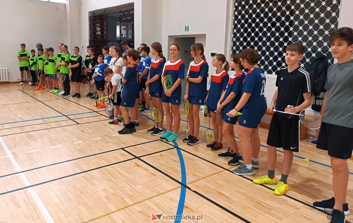 Mistrzostwa Ostrołęki i Mistrzostwa Powiatu Ostrołęckiego w badmintonie [04.11.2023] - zdjęcie #38 - eOstroleka.pl