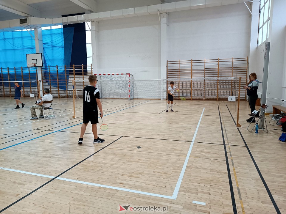 Mistrzostwa Ostrołęki i Mistrzostwa Powiatu Ostrołęckiego w badmintonie [04.11.2023] - zdjęcie #34 - eOstroleka.pl