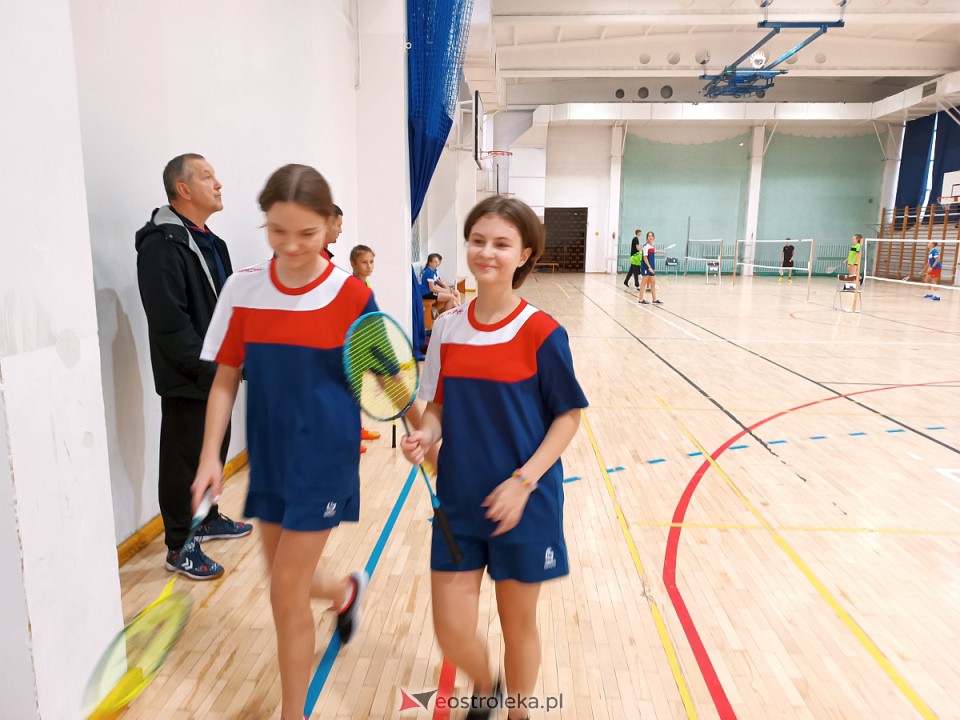 Mistrzostwa Ostrołęki i Mistrzostwa Powiatu Ostrołęckiego w badmintonie [04.11.2023] - zdjęcie #31 - eOstroleka.pl