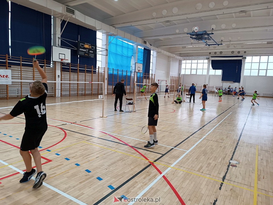 Mistrzostwa Ostrołęki i Mistrzostwa Powiatu Ostrołęckiego w badmintonie [04.11.2023] - zdjęcie #25 - eOstroleka.pl