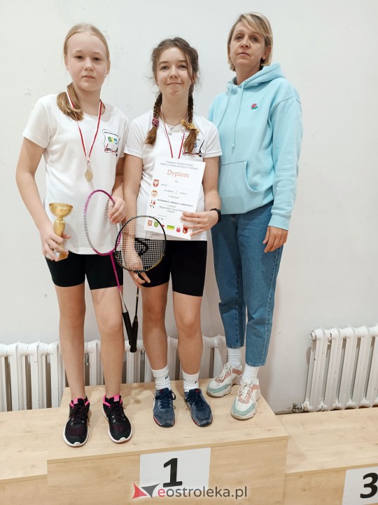 Mistrzostwa Ostrołęki i Mistrzostwa Powiatu Ostrołęckiego w badmintonie [04.11.2023] - zdjęcie #10 - eOstroleka.pl