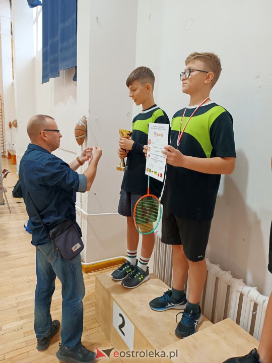 Mistrzostwa Ostrołęki i Mistrzostwa Powiatu Ostrołęckiego w badmintonie [04.11.2023] - zdjęcie #4 - eOstroleka.pl