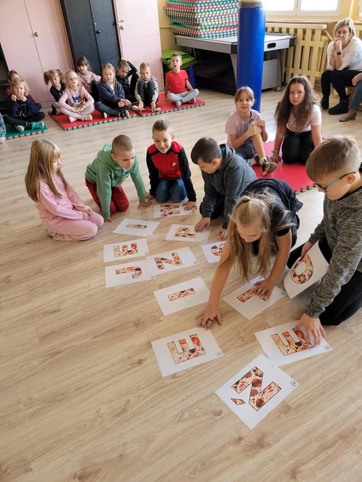 Czytająco zakręceni w Szkole Podstawowej nr 2 w Ostrołęce - zdjęcie #25 - eOstroleka.pl