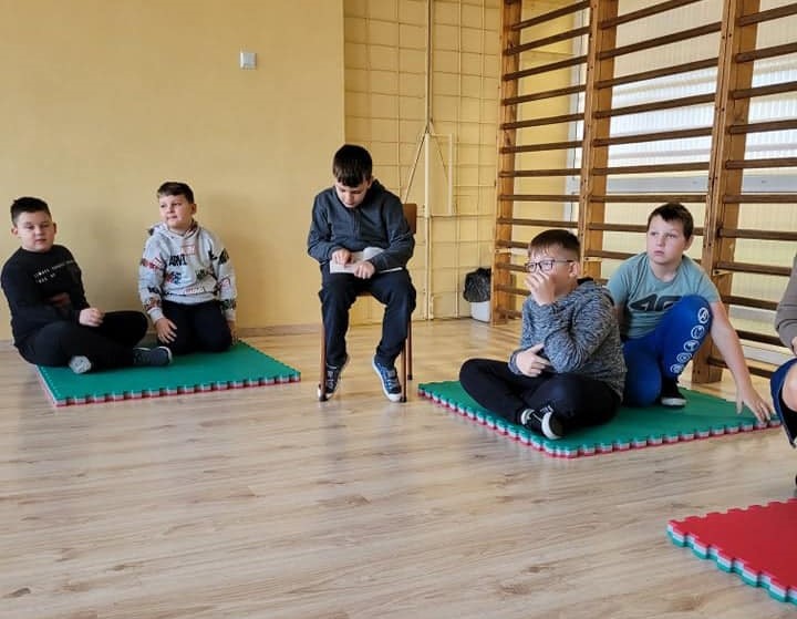 Czytająco zakręceni w Szkole Podstawowej nr 2 w Ostrołęce - zdjęcie #18 - eOstroleka.pl