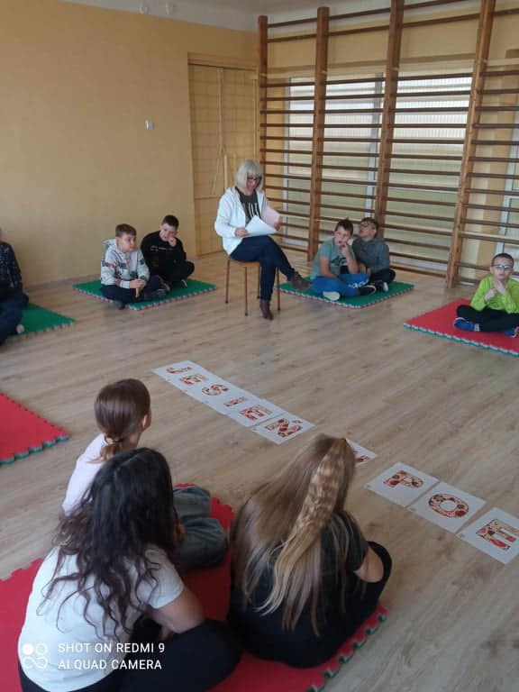 Czytająco zakręceni w Szkole Podstawowej nr 2 w Ostrołęce - zdjęcie #8 - eOstroleka.pl