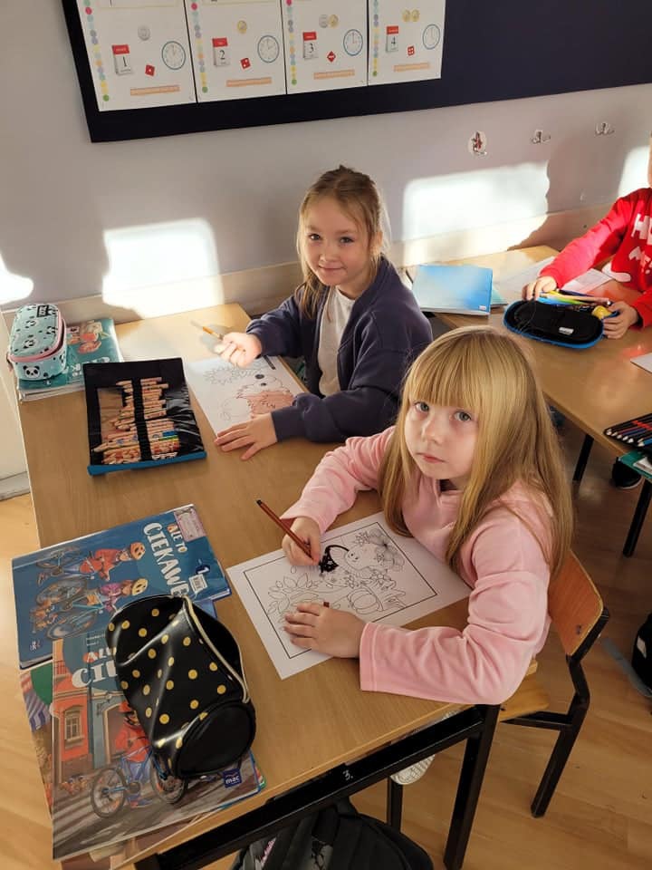 Czytająco zakręceni w Szkole Podstawowej nr 2 w Ostrołęce - zdjęcie #4 - eOstroleka.pl