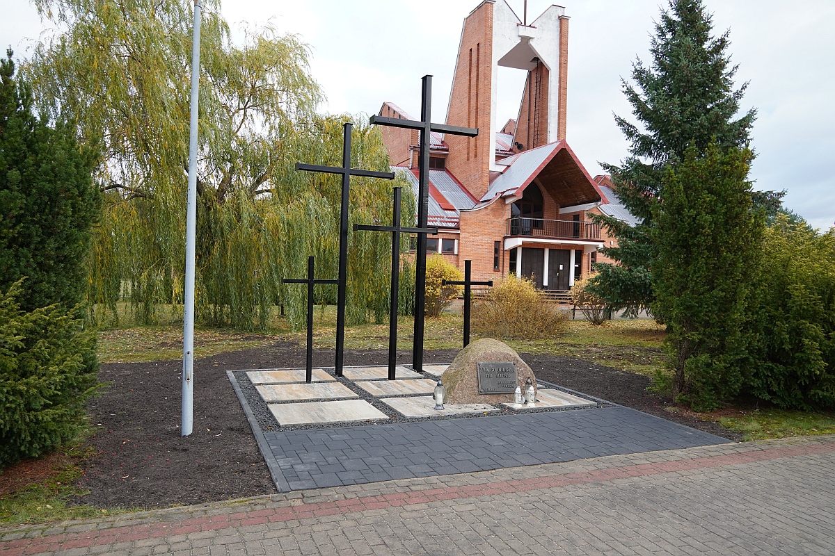 Pomnik “Pięciu Krzyży” w nowej odsłonie [07.11.2023] - zdjęcie #1 - eOstroleka.pl