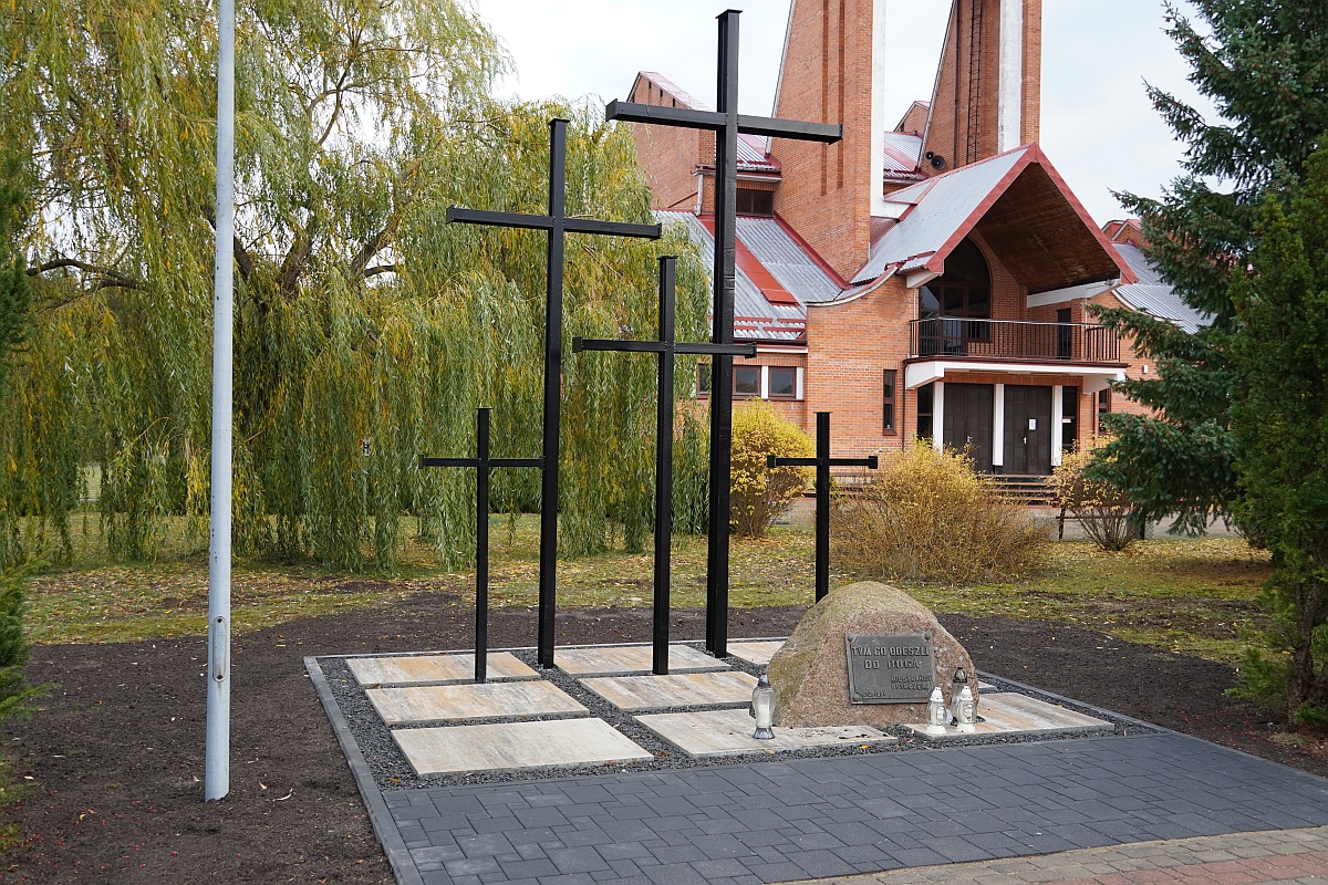 Pomnik “Pięciu Krzyży” w nowej odsłonie [07.11.2023] - zdjęcie #2 - eOstroleka.pl