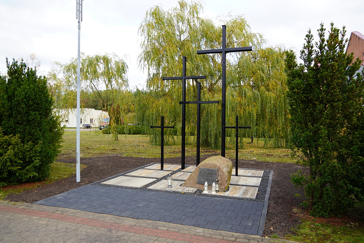 Pomnik “Pięciu Krzyży” w nowej odsłonie [07.11.2023] - zdjęcie #4 - eOstroleka.pl