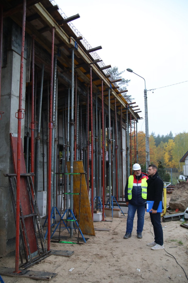 Trwa budowa budynku świetlicy wiejskiej w Teodorowie - zdjęcie #3 - eOstroleka.pl