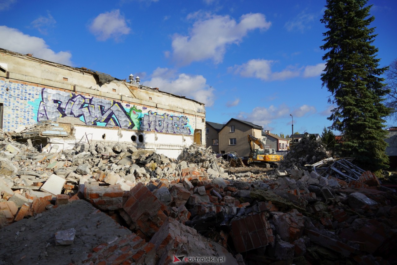 Rozbiórka budynku starego basenu w Ostrołęce - zdjęcie #14 - eOstroleka.pl