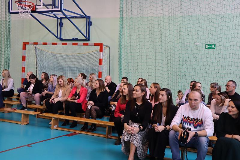 Kadzidlańskie „pierwszaki” już po pasowaniu [08.11.2023] - zdjęcie #45 - eOstroleka.pl