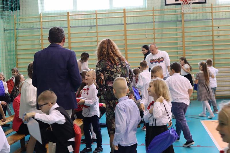 Kadzidlańskie „pierwszaki” już po pasowaniu [08.11.2023] - zdjęcie #16 - eOstroleka.pl