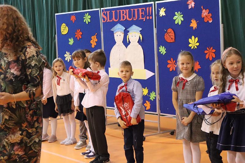 Kadzidlańskie „pierwszaki” już po pasowaniu [08.11.2023] - zdjęcie #14 - eOstroleka.pl