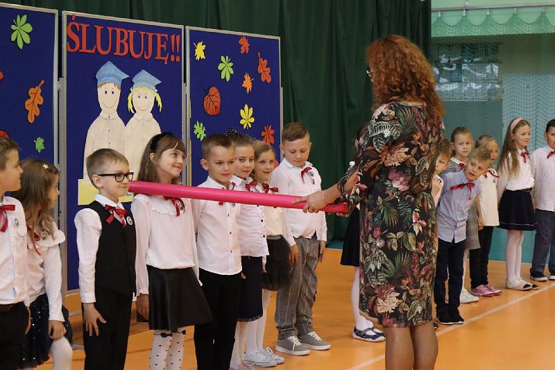 Kadzidlańskie „pierwszaki” już po pasowaniu [08.11.2023] - zdjęcie #11 - eOstroleka.pl