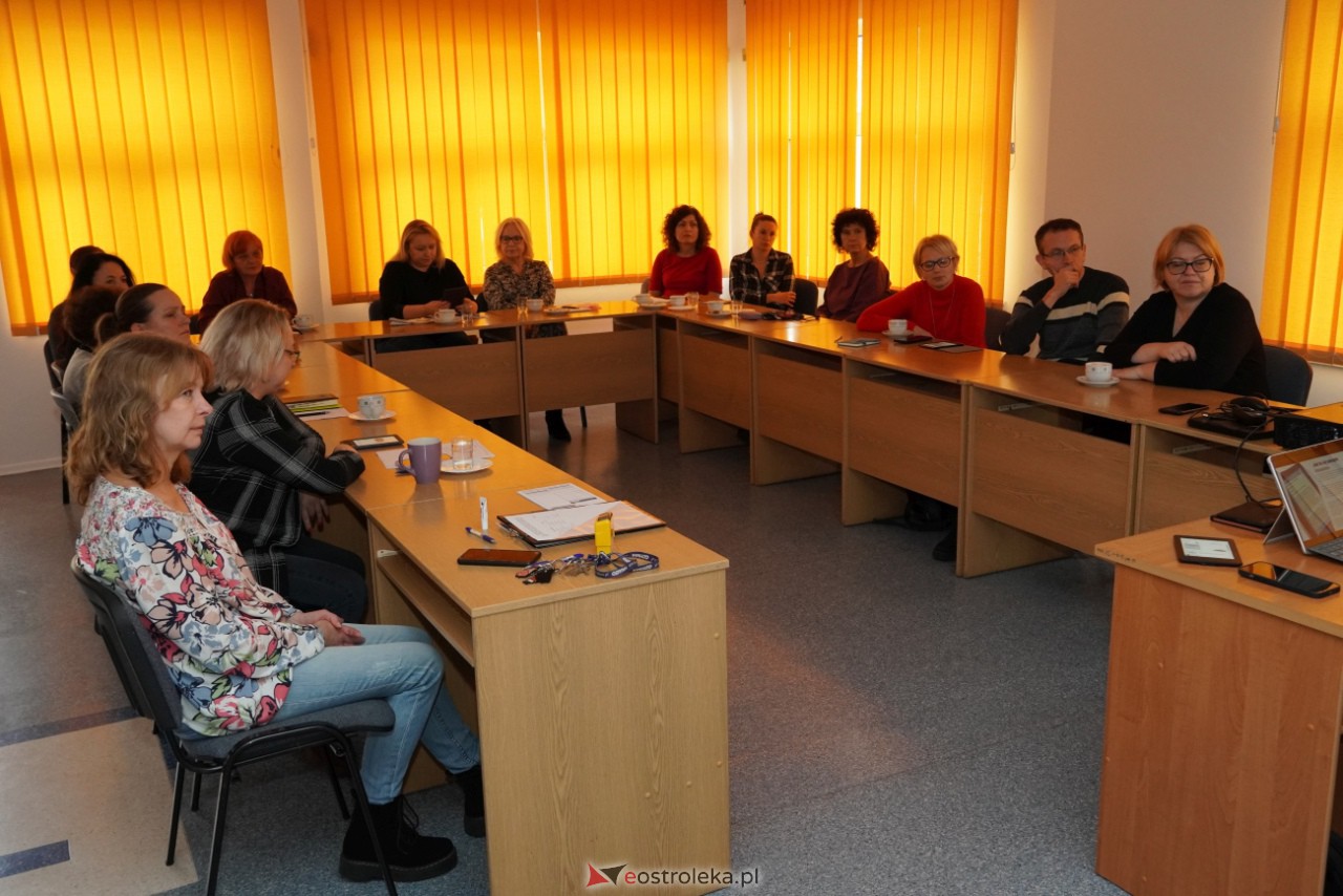 Szkolenie dla bibliotekarzy z Ostrołęki i powiatu ostrołęckiego [08.11.2023] - zdjęcie #2 - eOstroleka.pl