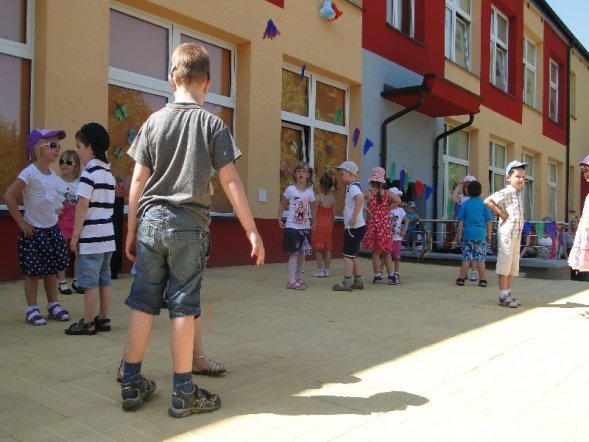 Festyn rodzinny w Przedszkolu Miejskim nr 13 - zdjęcie #16 - eOstroleka.pl