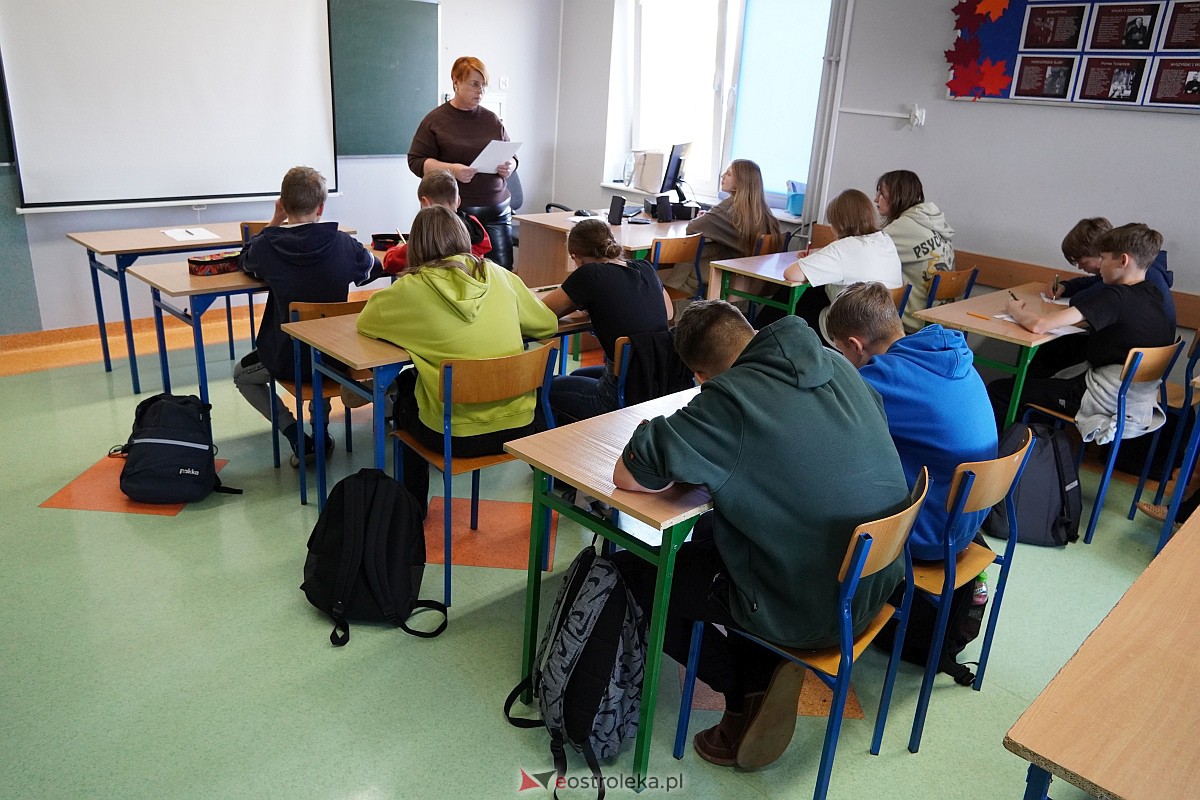 I Gminne Dyktando Niepodległościowe w Czerwinie [09.11.2023] - zdjęcie #33 - eOstroleka.pl